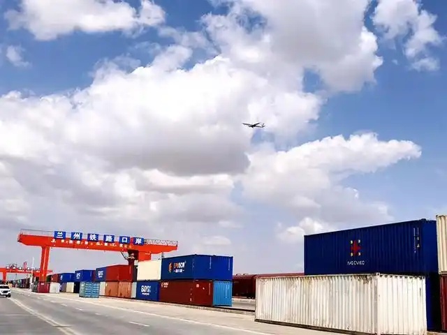 甘肃物流集团与哈萨克斯坦企业签订火车配件出口合作协议